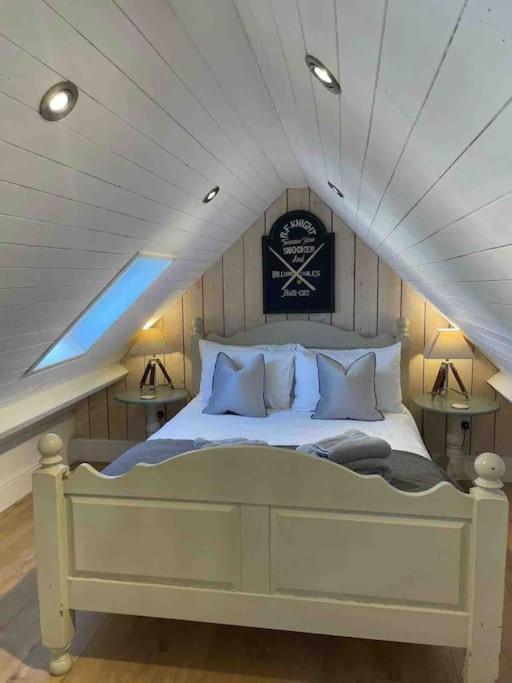 AlderburyThe Coach Houseアパートメント エクステリア 写真