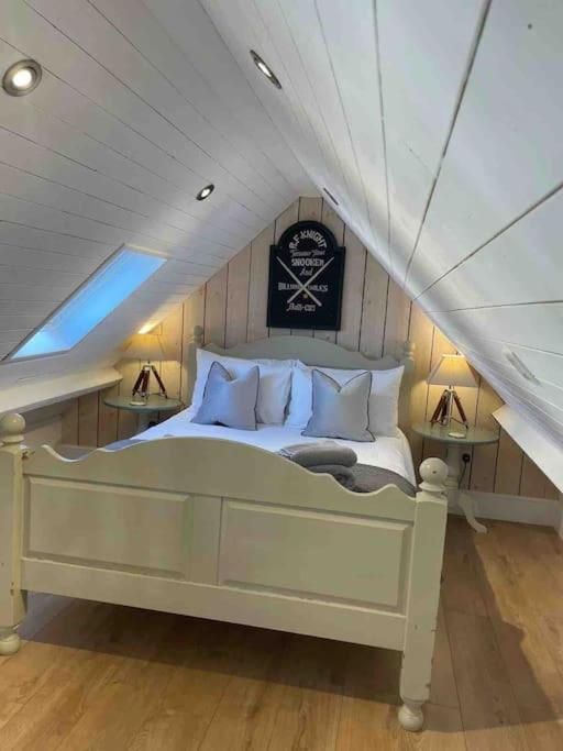 AlderburyThe Coach Houseアパートメント エクステリア 写真